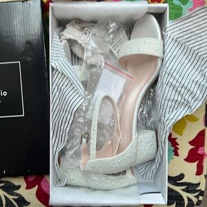 David’s Bridal white block heel sandal Size 7